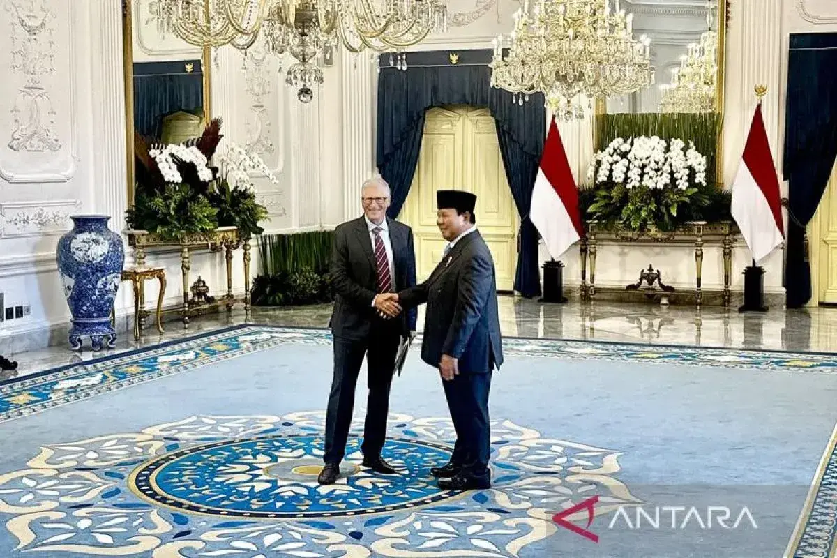 prabowo-welcomes-the-visit-of-bill-gates-at-merdeka-palace