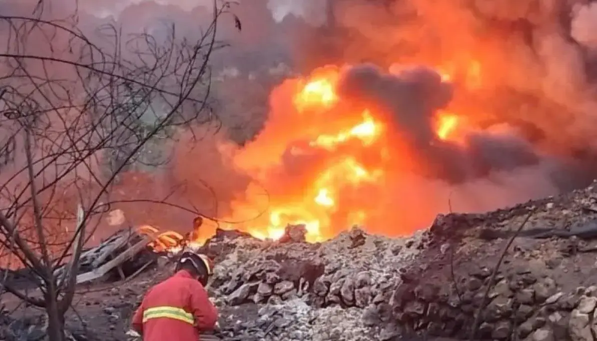 13-fire-trucks-deployed-to-battle-illegal-oil-well-blaze-in-blora