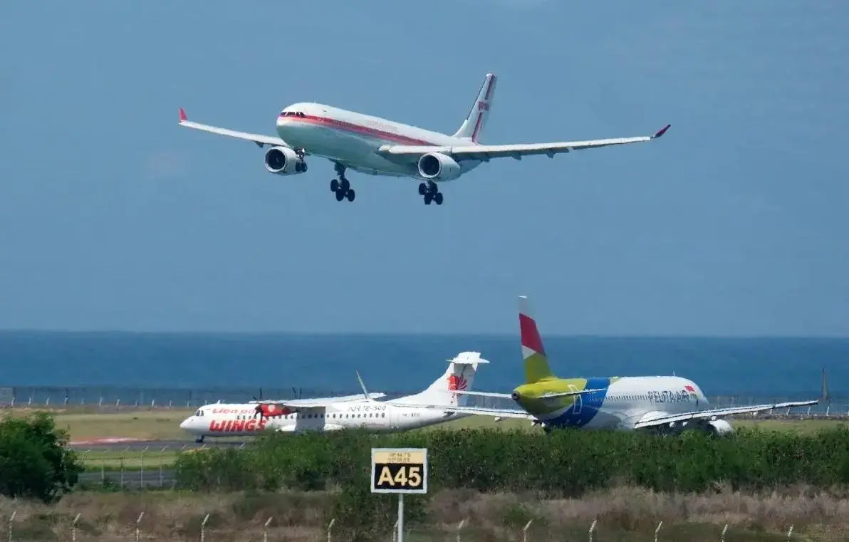 bali-and-lombok-airports-cancel-flights-amid-mount-lewotobi-eruption