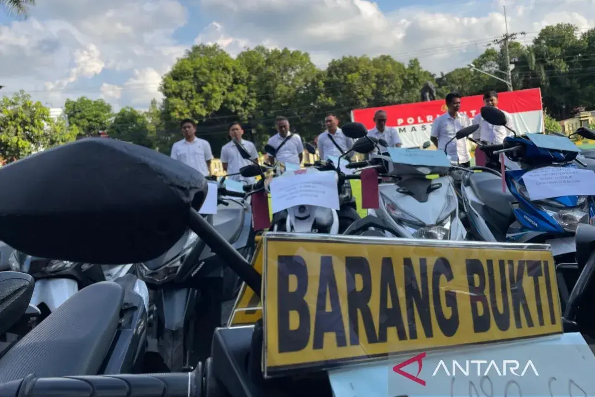 police-responds-34-stolen-motorbike-to-victims-in-cirebon