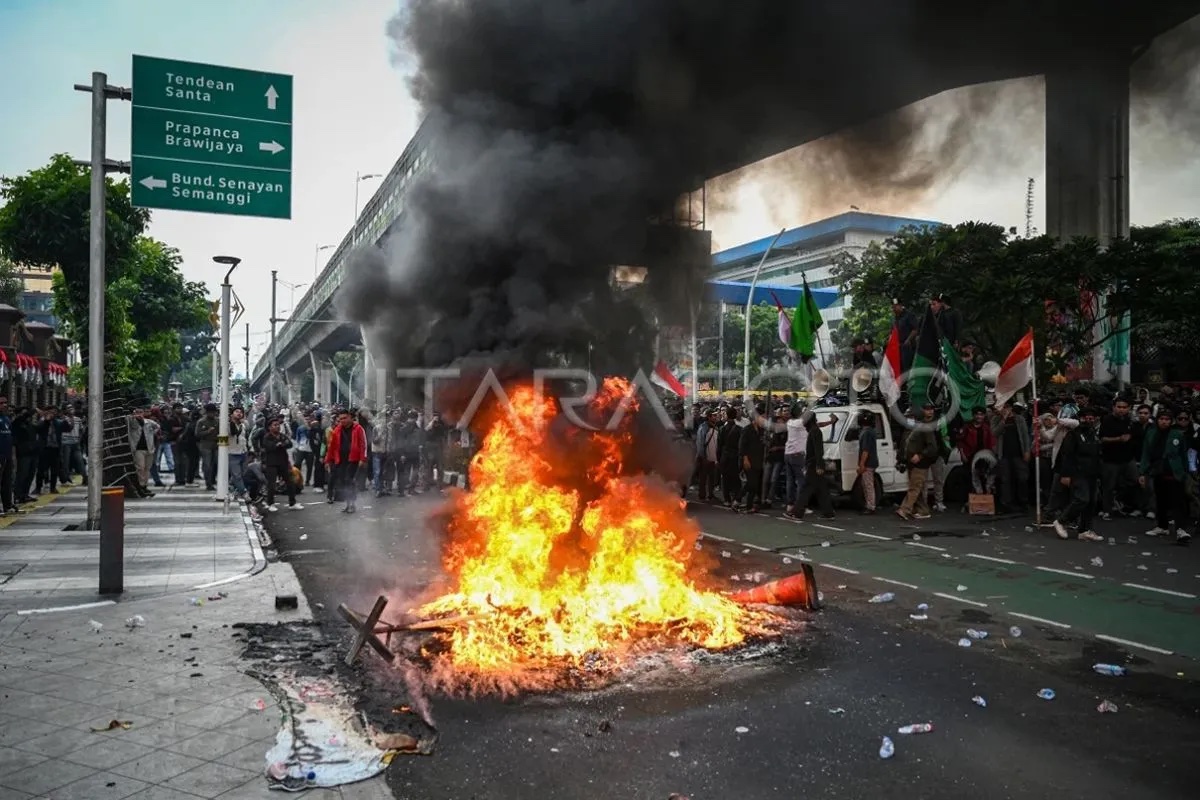 jakarta-administration-urges-firms-to-apply-wfh-amid-mass-protests