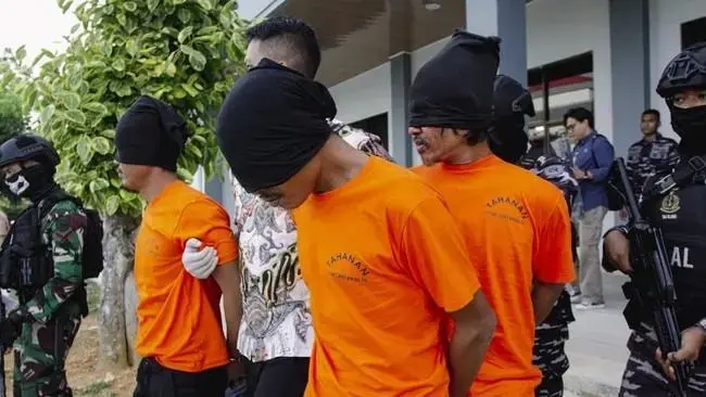 police-raid-thai-drug-network-warehouse-seizes-26-kg-of-meth