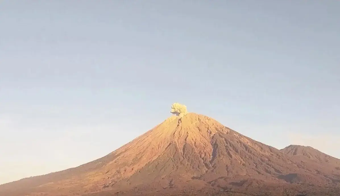 mount-semeru-erupts-again-ash-plume-soars-700-meters-above-summit