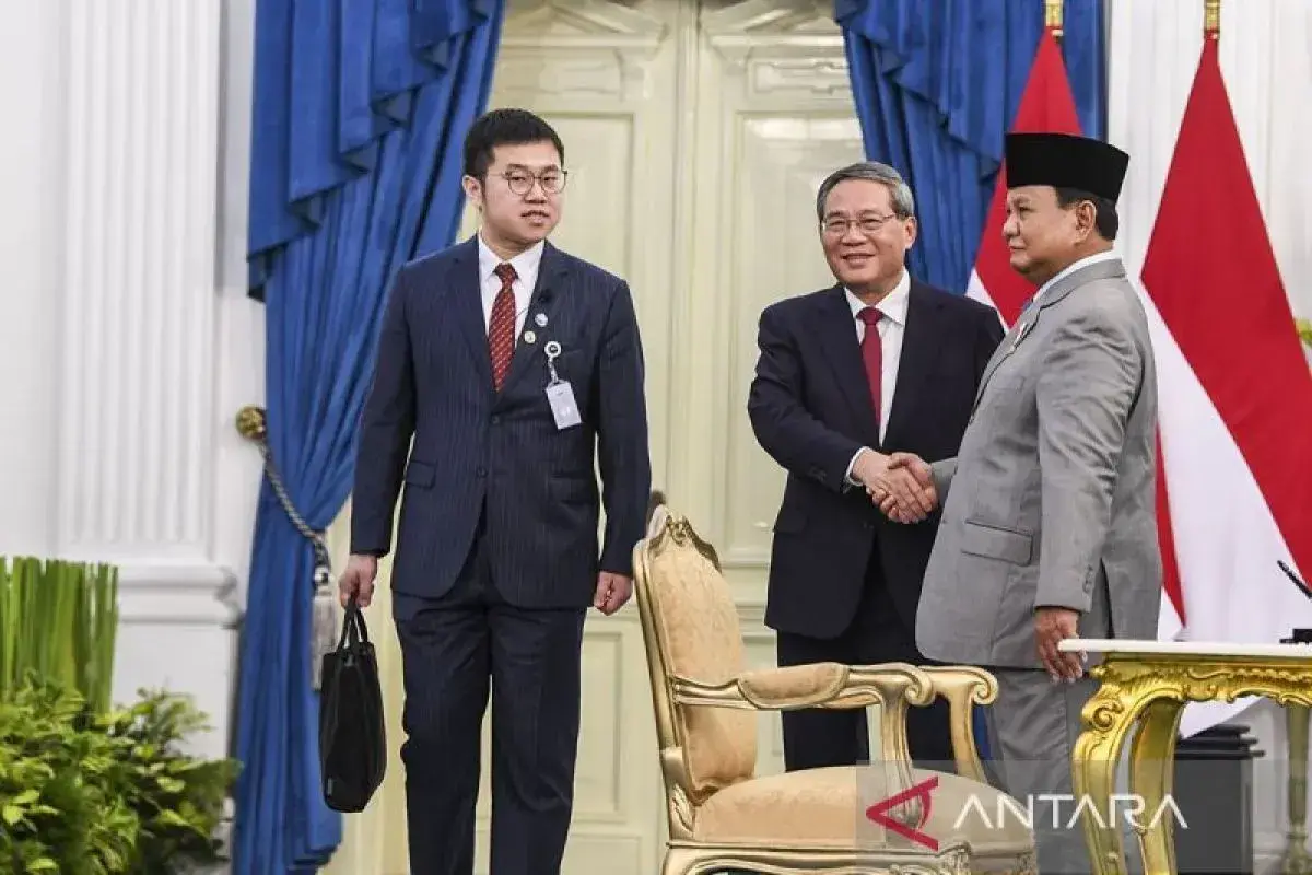pm-li-extends-the-greetings-of-xi-to-prabowo-in-his-visit-to-indonesia