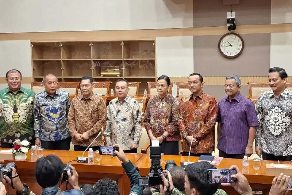 government-strives-to-prevent-layoffs-of-contract-workers-amid-budget-cuts