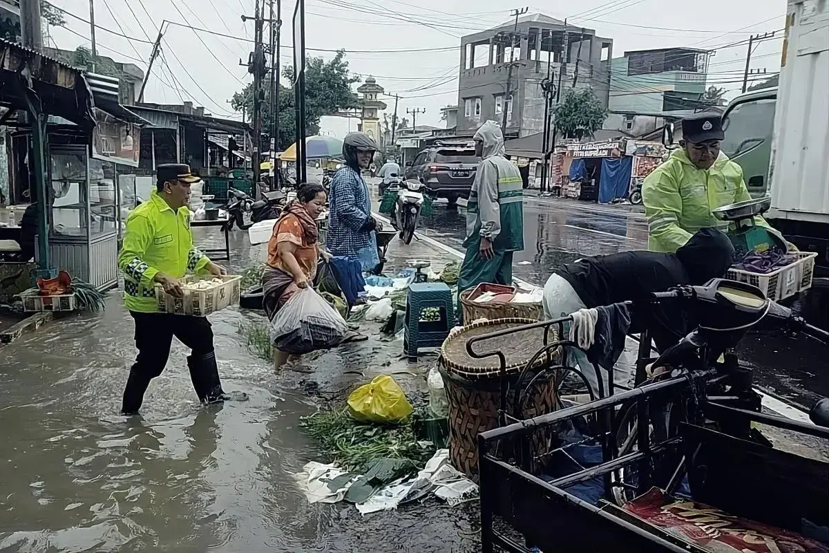 inp-deploy-full-forces-to-handle-flood-and-landslide-disaster-in-north-sumatra