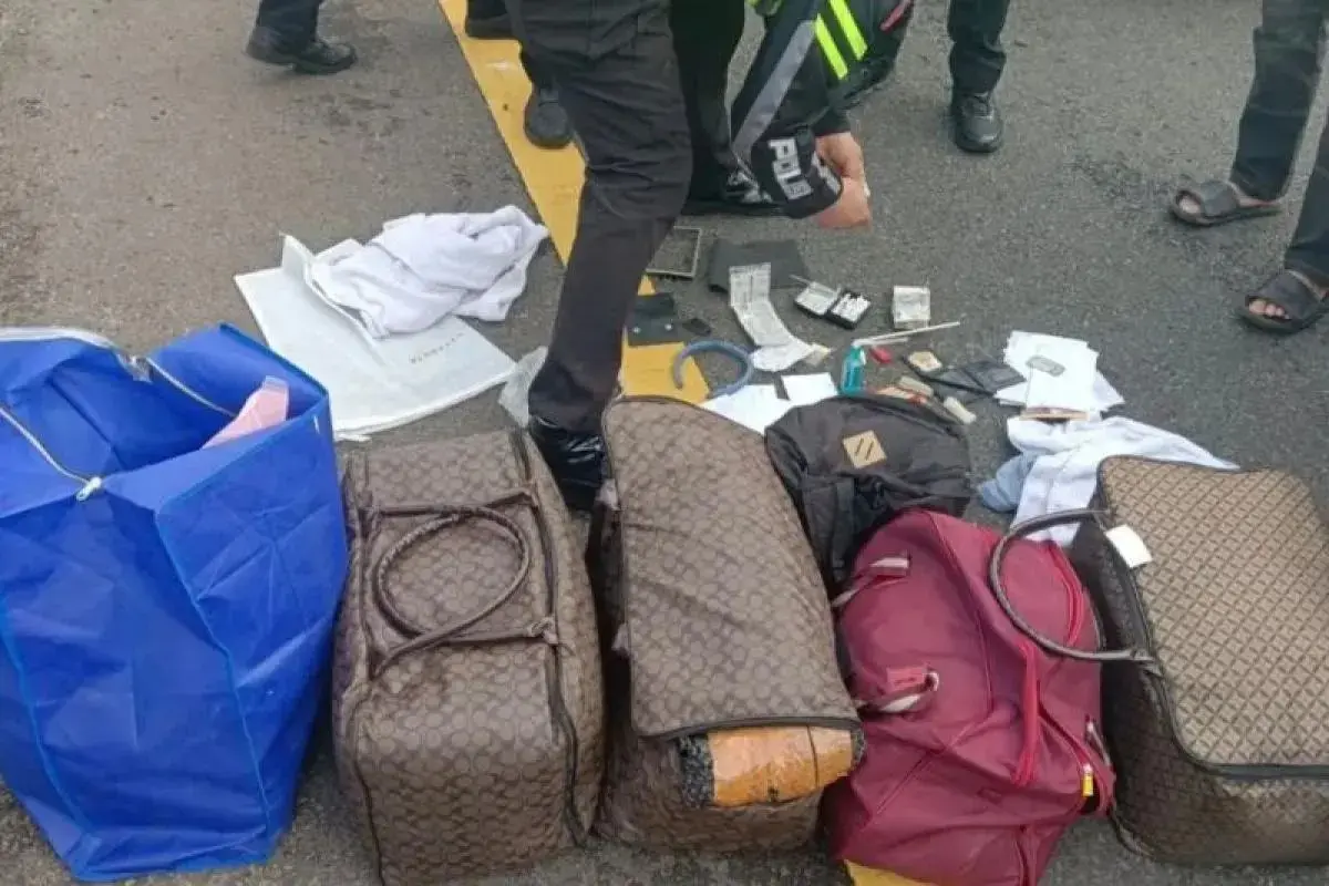 car-crash-on-lampung-highway-reveals-34-drug-packages-police-hunt-owner