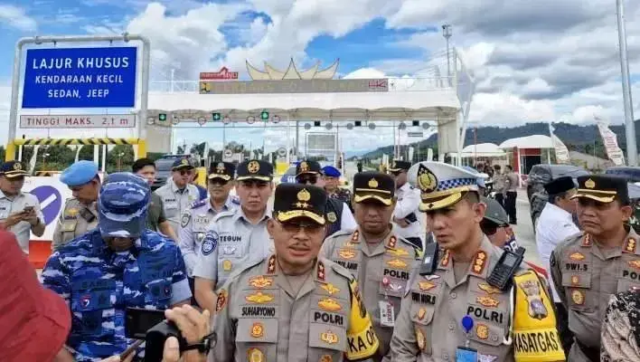 west-sumatra-regional-police-inspects-padang-sicincin-toll-road-construction-progress