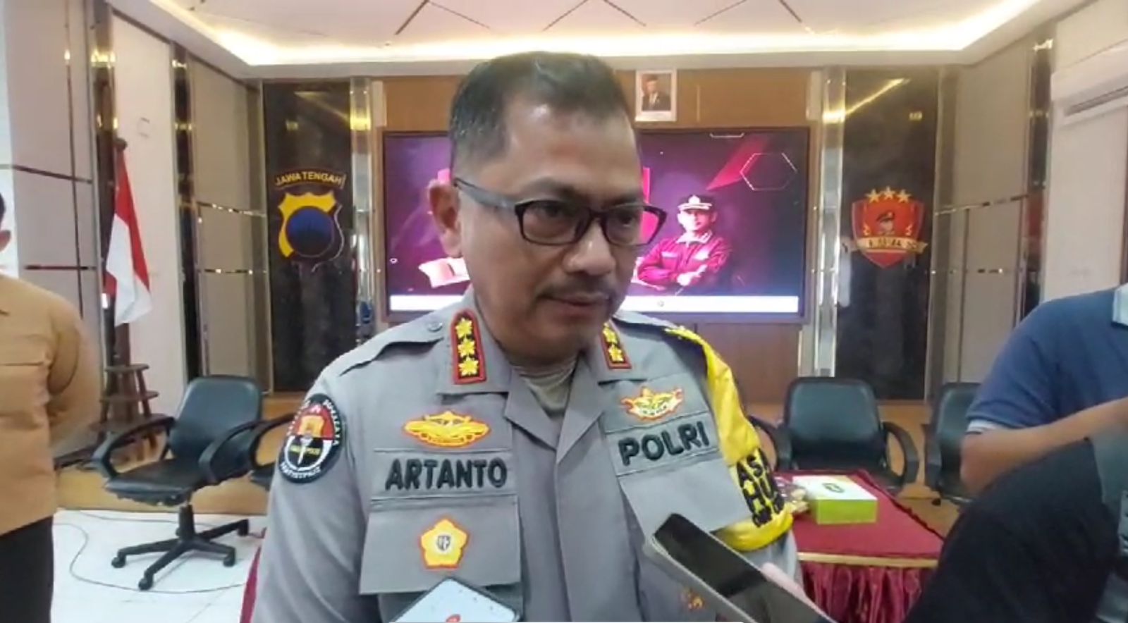 boyolali-sub-regional-police-chief-and-entourage-crashed-in-kemang-toll-road-two-died-at-the-scene