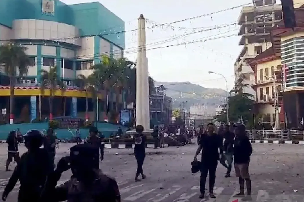 ambon-returns-to-normal-after-clashes-police-guarantee-safety