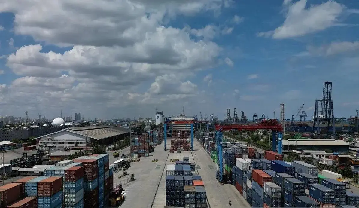 metro-jaya-police-work-to-ease-gridlock-at-tanjung-priok-port