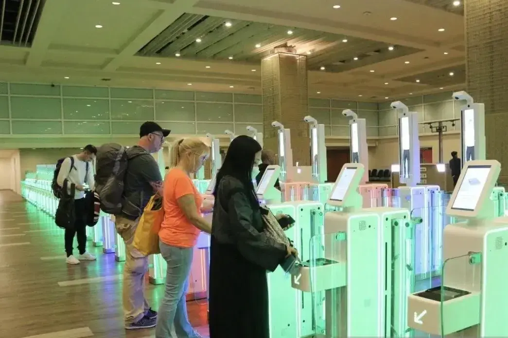 new-rule-foreigners-must-visit-immigration-office-to-extend-stay-permits