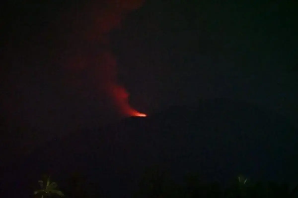 mount-ibu-erupts-producing-800-meter-ash-column-in-maluku