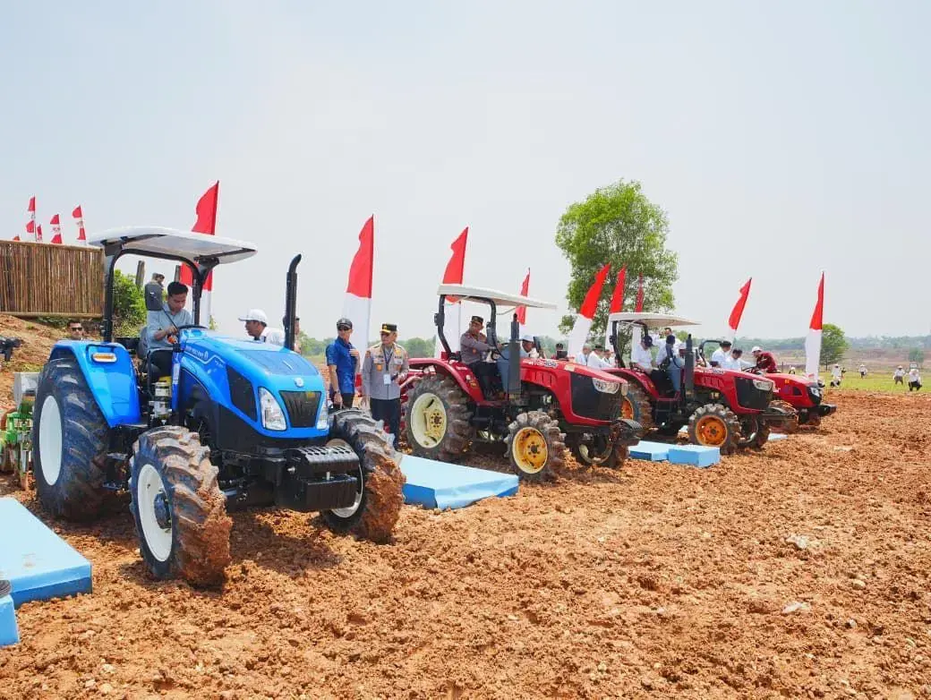 inp-chief-accompany-vice-president-in-the-simultaneous-corn-planting
