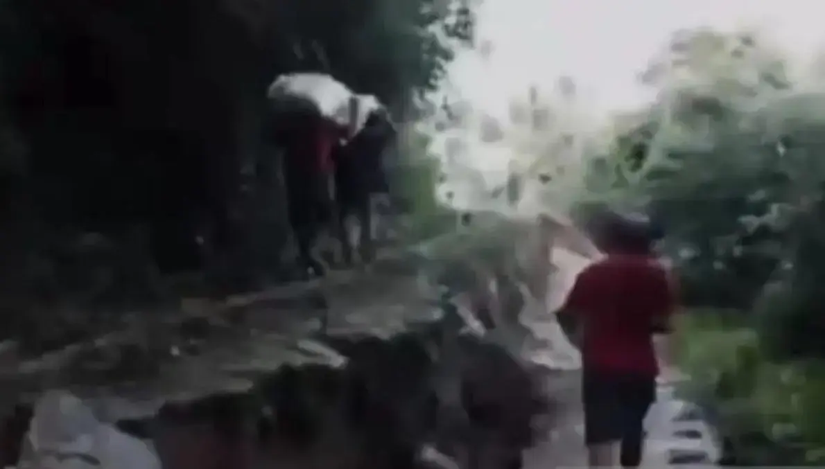 209-residents-evacuated-after-soil-creep-in-kadupandak-west-java