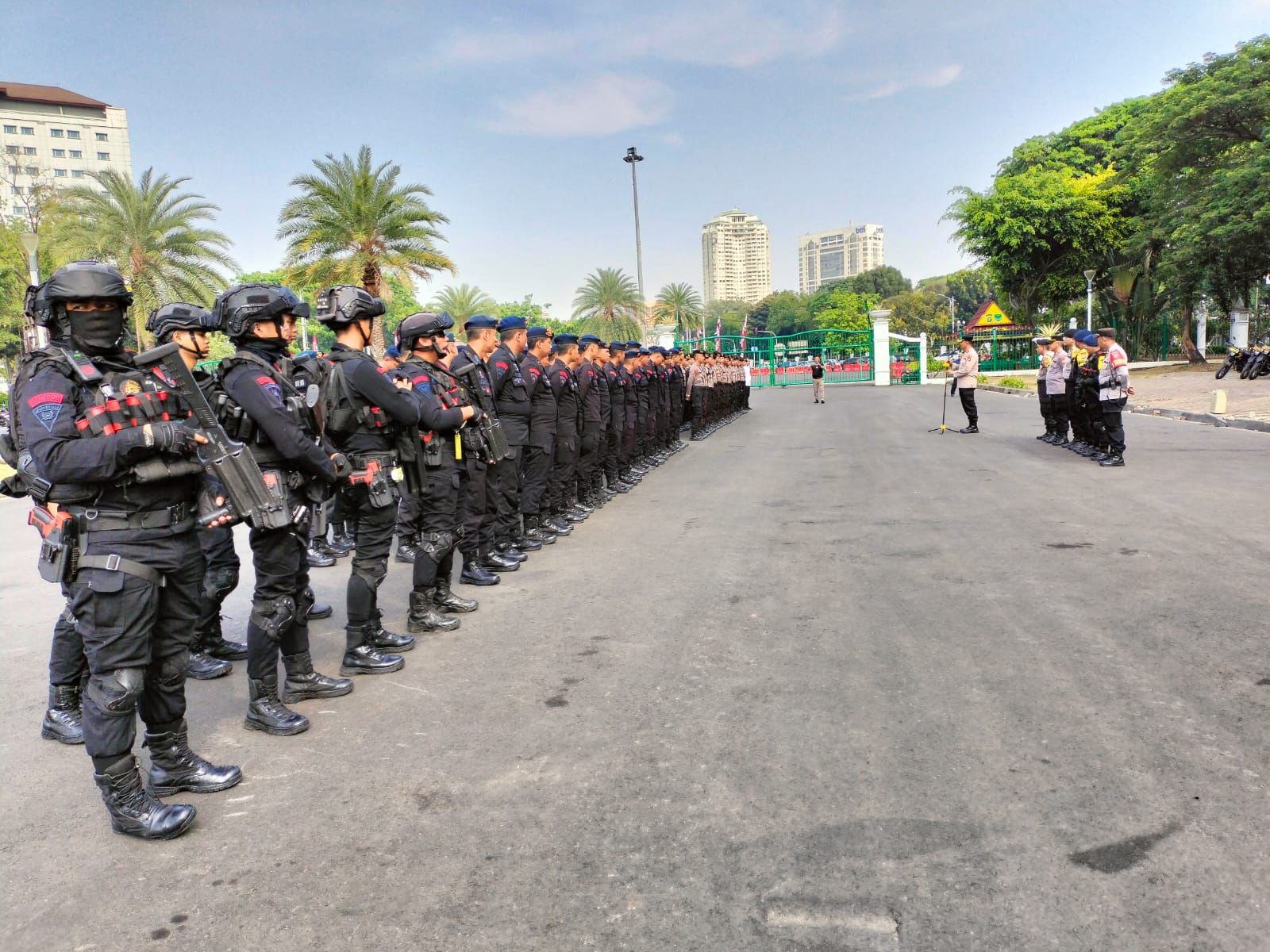 hundreds-of-security-personnel-oversees-the-smooth-event-of-red-and-white-cabinet-inauguration