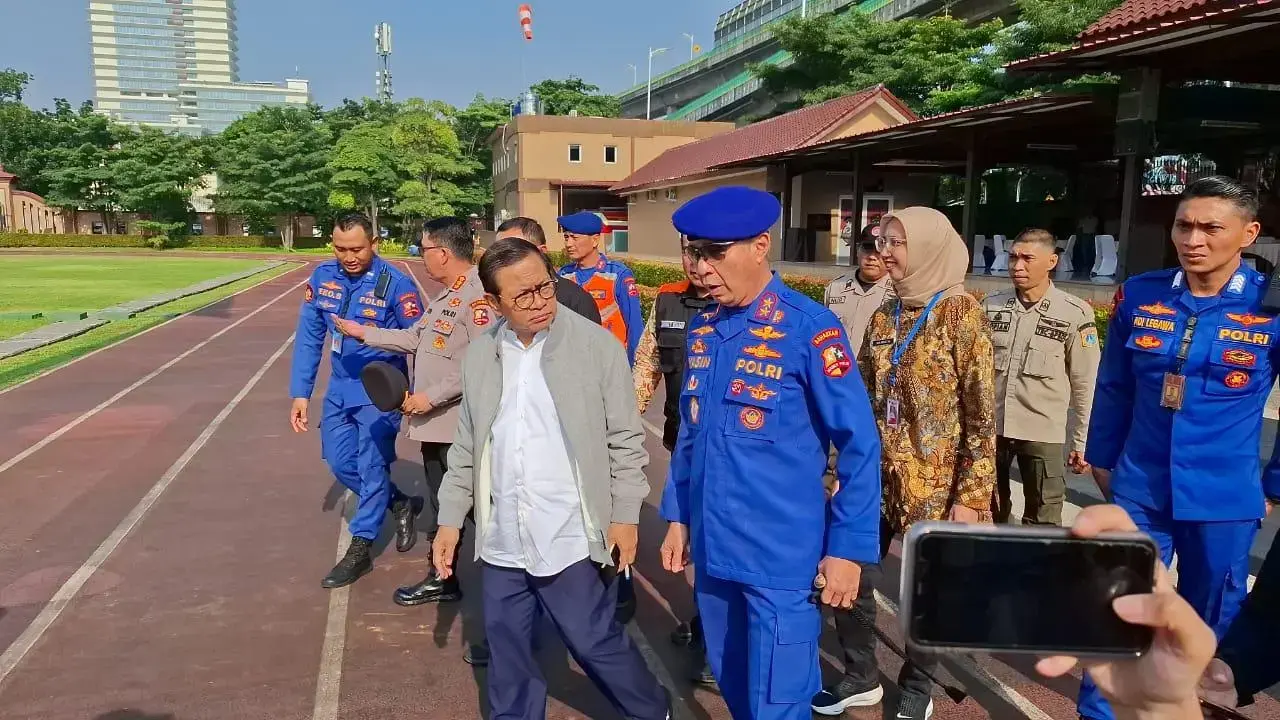 jakarta-governor-monitor-flood-situation-in-via-air