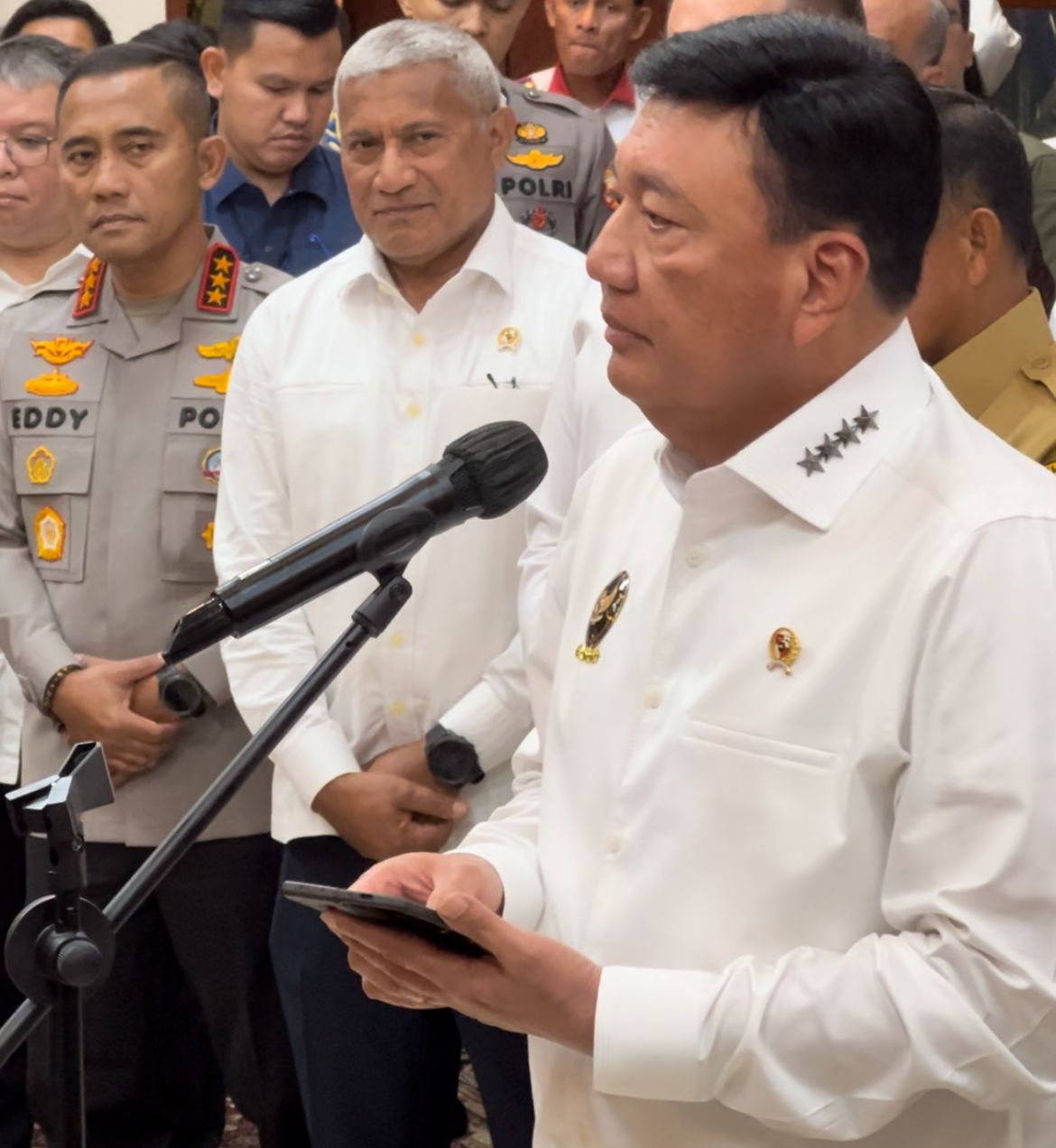 coordinating-minister-budi-gunawan-commends-the-inp-chief-for-the-quick-acts-in-eradicating-online-gambling