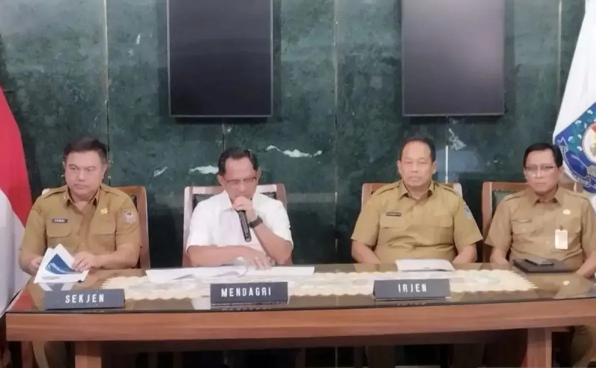 home-affairs-minister-bans-regional-leaders-from-overseas-travel-amid-disasters