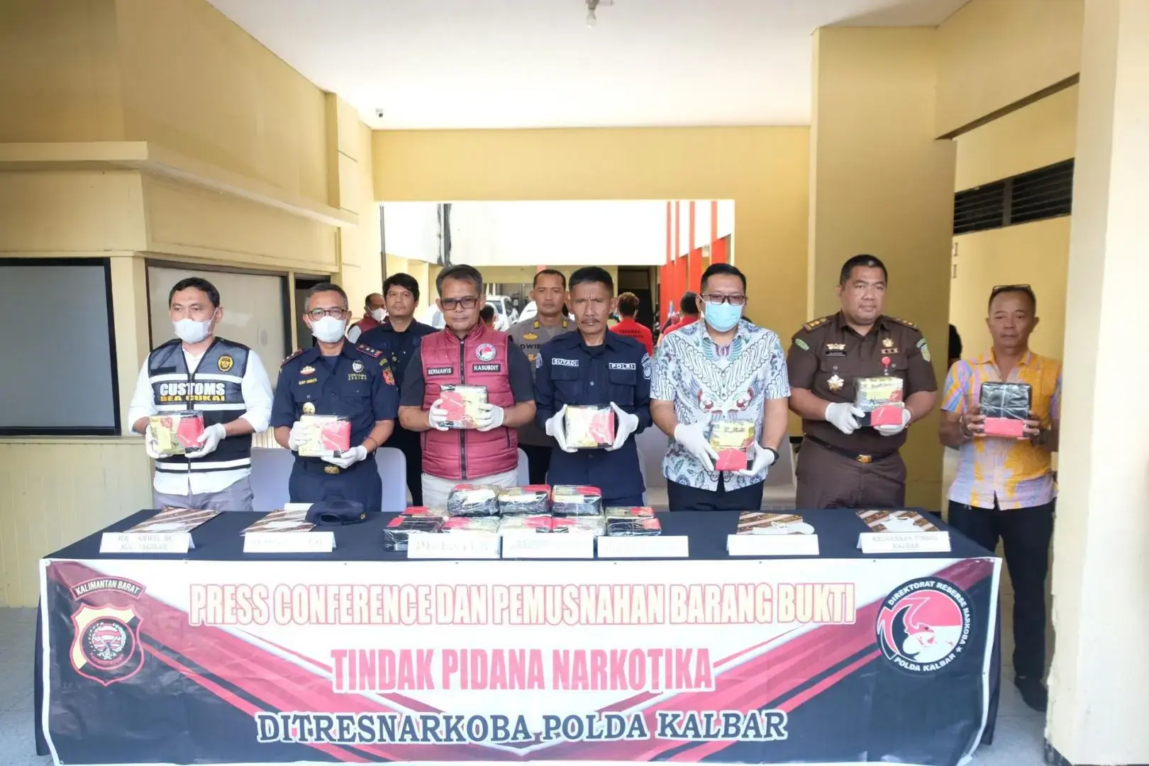 police-seized-199-grams-of-meth-four-drug-couriers-arrested