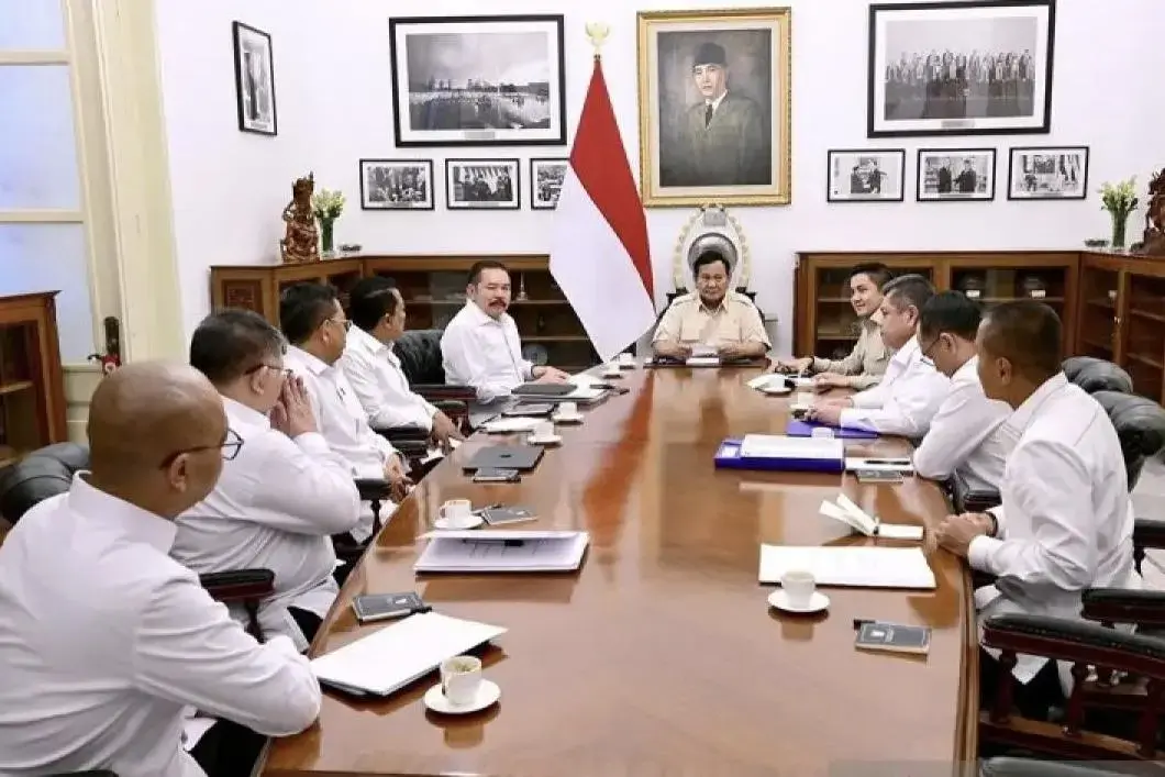 president-prabowo-orders-crackdown-on-illegal-permits