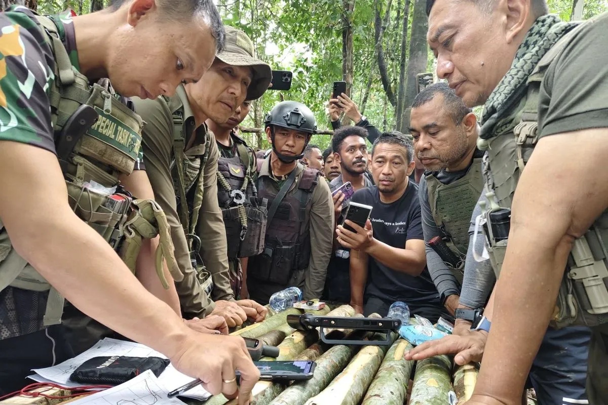 moskona-police-task-force-rescues-papua-human-rights-chief-from-kkb-attack
