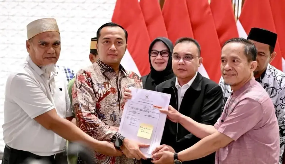 president-prabowo-grants-rehabilitation-to-two-teachers-jailed-over-fundraising-for-honorary-staff