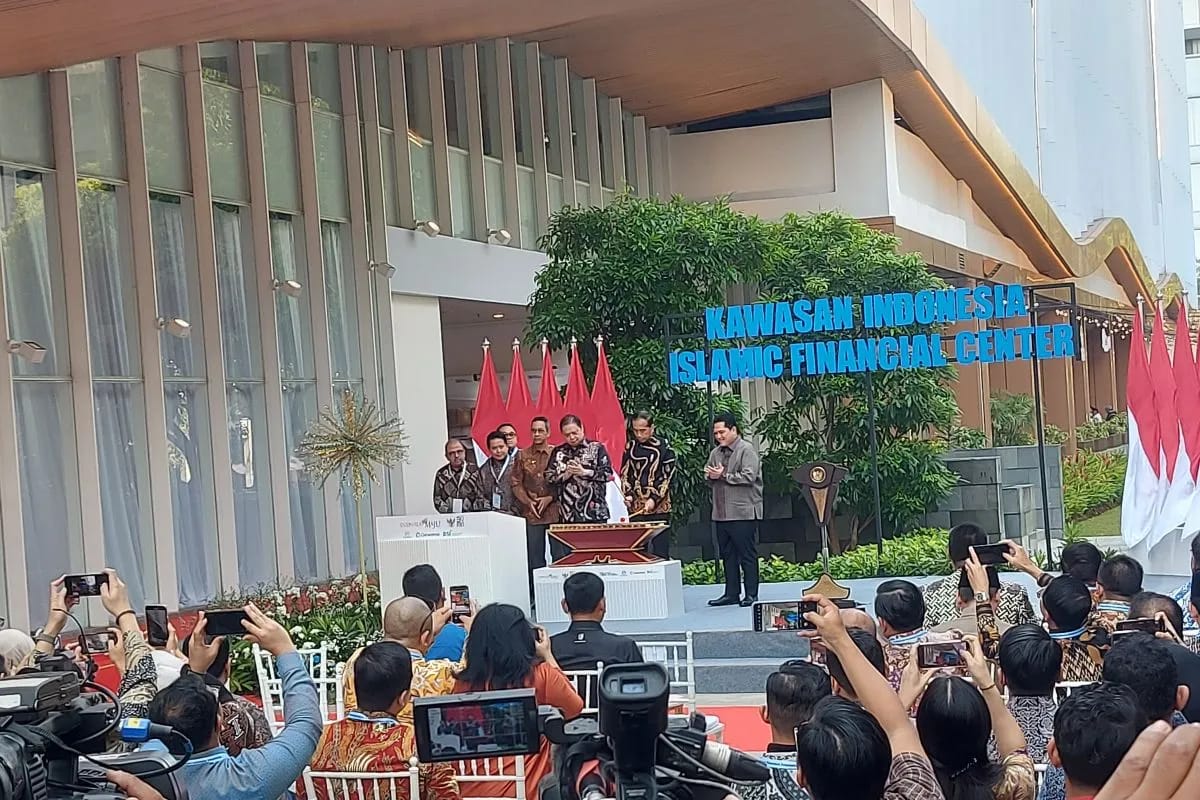 president-jokowi-inaugurates-indonesia-islamic-financial-center-area