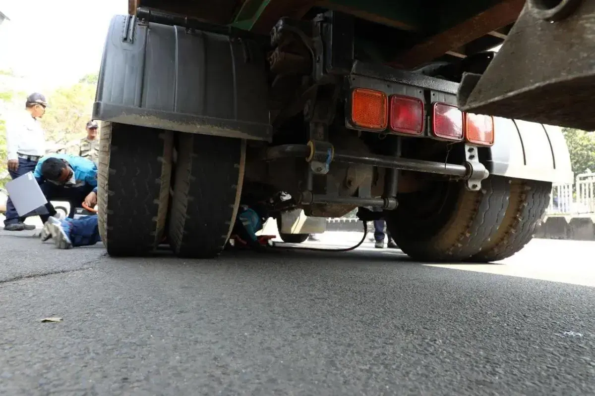 jakarta-trucks-failing-emission-test-face-fines-up-to-rp-50-million