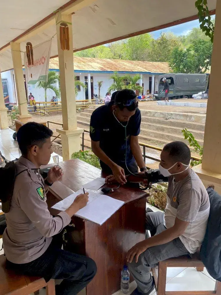 inp-medical-unit-provides-service-to-the-mount-lewotobi-evacuation-post