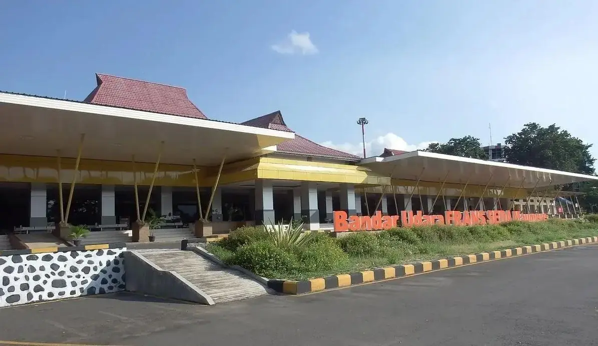 flights-halted-at-frans-seda-airport-as-mount-lewotobi-eruption-sends-ash-clouds