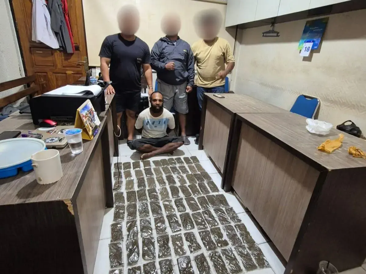 a-foreigner-arrested-for-selling-marijuana-in-jayapura-city