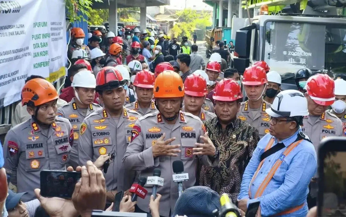 east-java-police-investigate-al-khoziny-school-collapse-dozens-missing