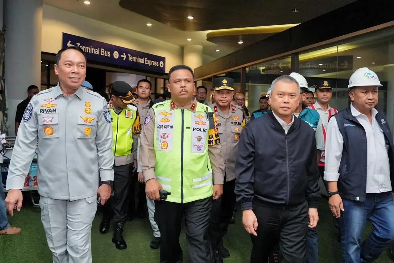 inp-traffic-corps-transportation-minister-review-the-first-day-of-ketupat-operation