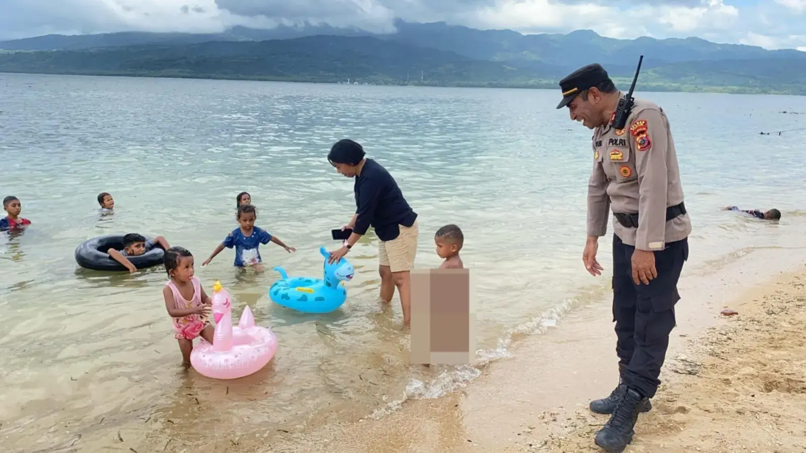 police-patrol-tourist-destinations-in-east-flores-ahead-of-semana-santa