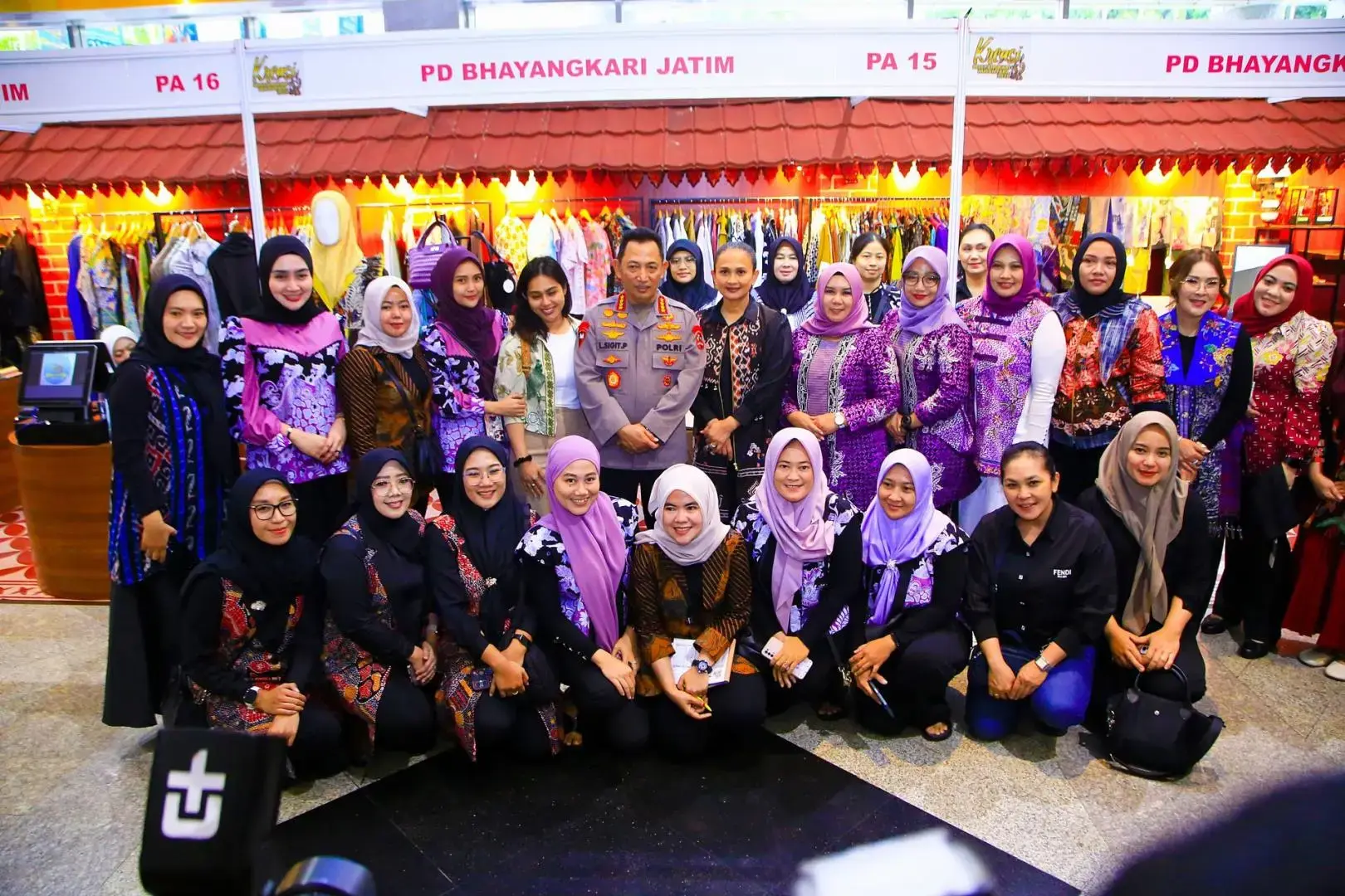 inp-chief-visits-bhayangkari-nusantara-creative-bazaar-to-push-msmes-development