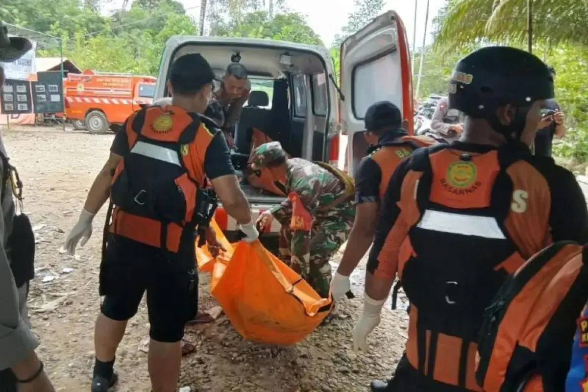seven-dead-one-missing-after-ferry-sinks-in-mahakam-river-east-kalimantan