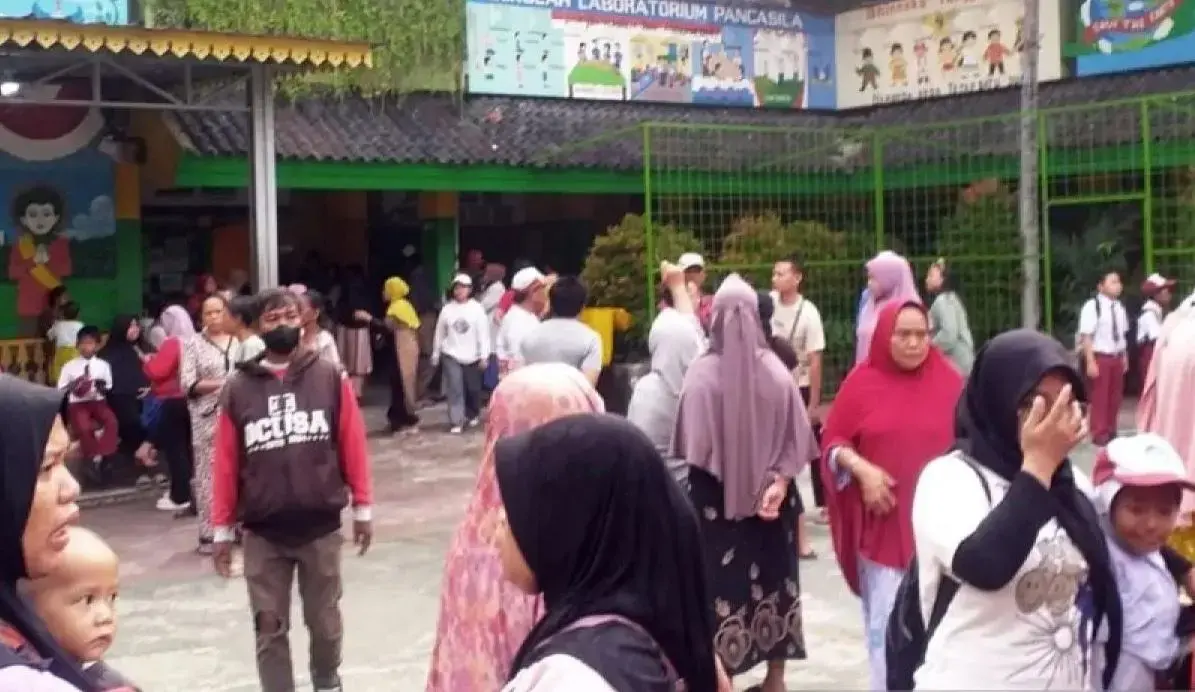 inp-chief-hands-over-six-trucks-of-aid-to-disaster-victims-in-aceh-tamiang