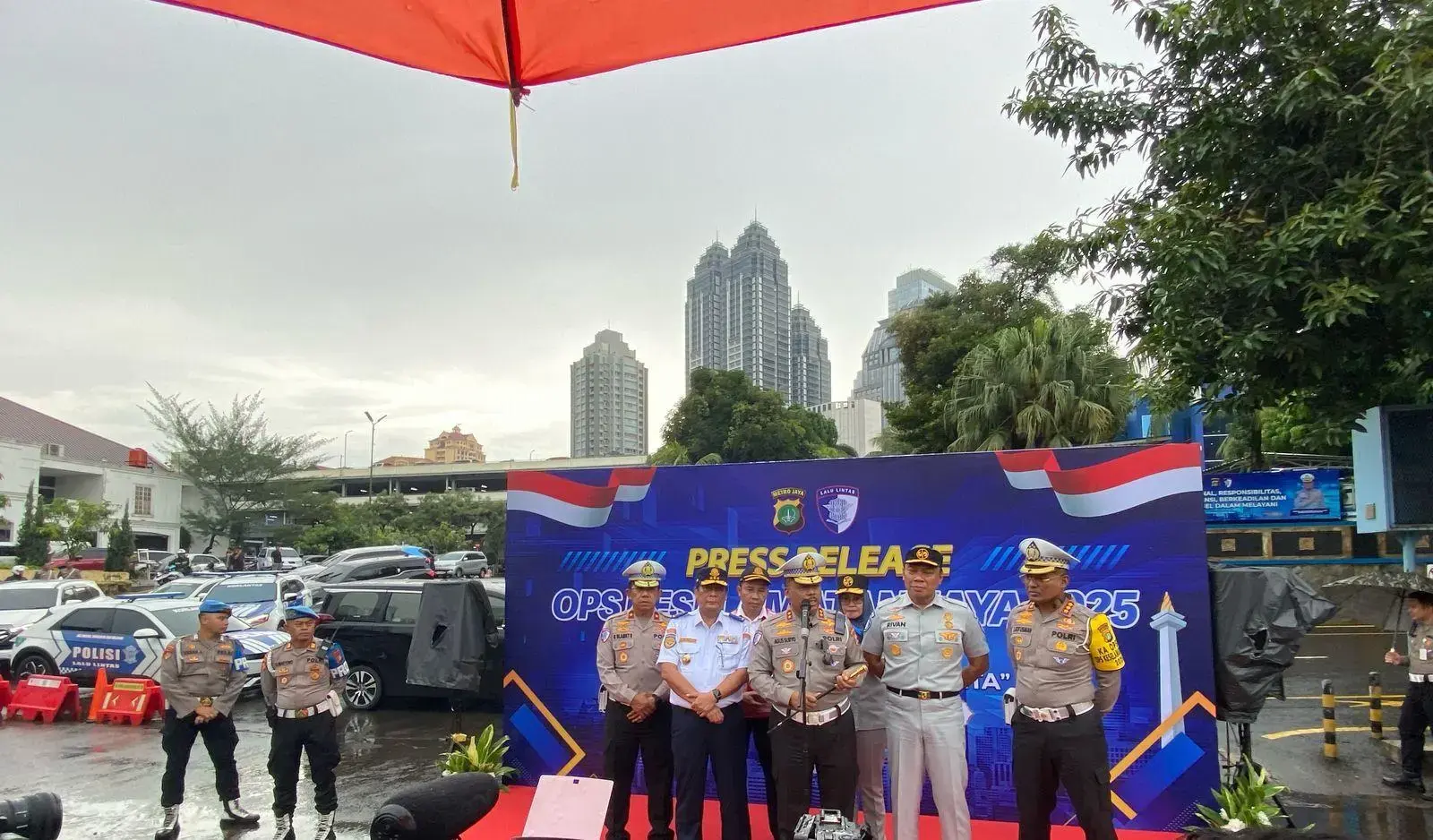 100-illegal-travel-plans-seized-by-police