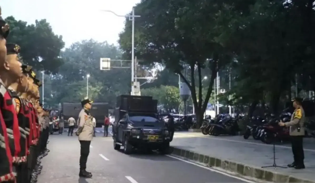 central-jakarta-police-deploy-1587-officers-for-tnis-80th-anniversary-at-monas