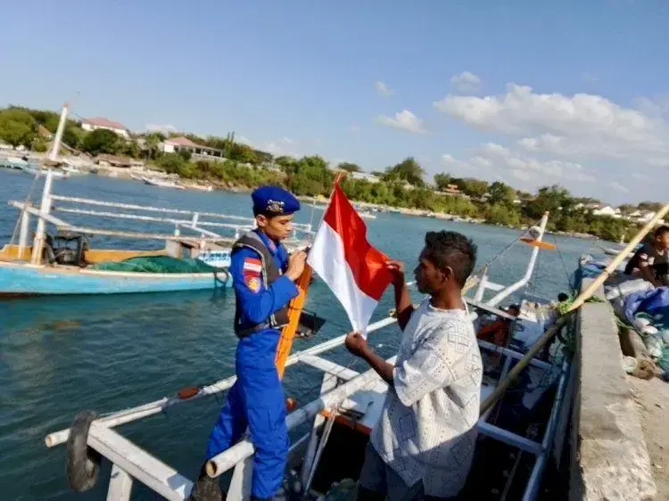 red-and-white-flag-fly-over-the-sea-of-east-sumba