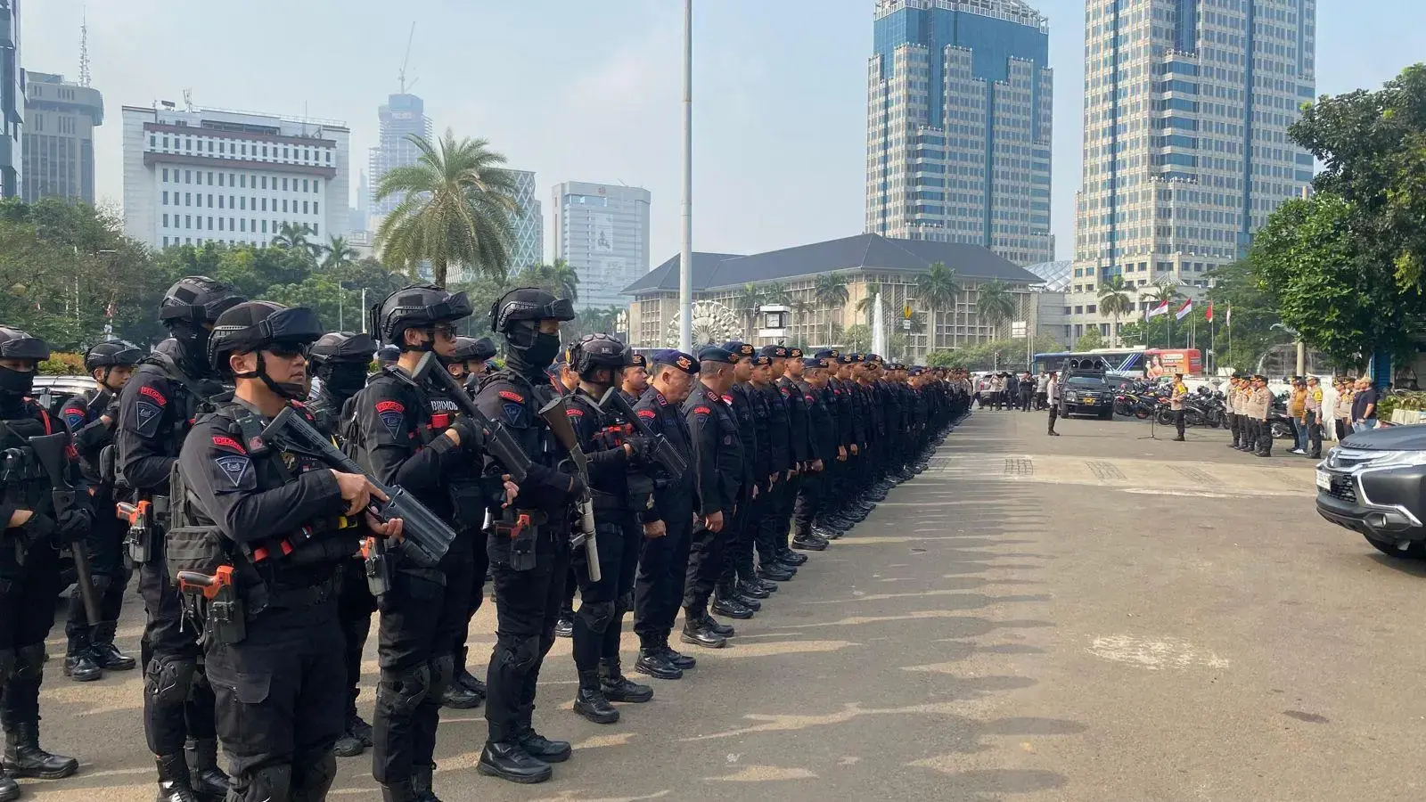 thousands-of-personnel-deployed-to-secure-protests-in-central-jakarta