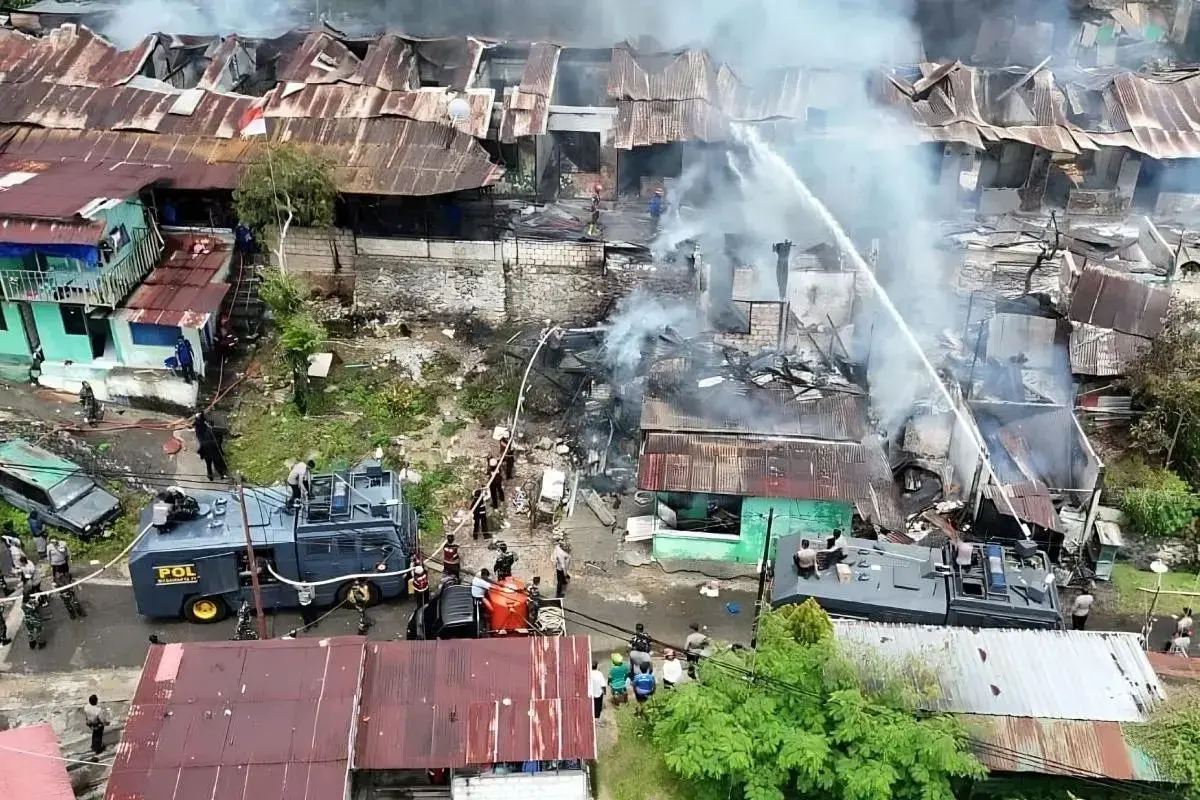 police-deploy-armoured-water-cannons-to-quell-jayapura-military-complex-fire