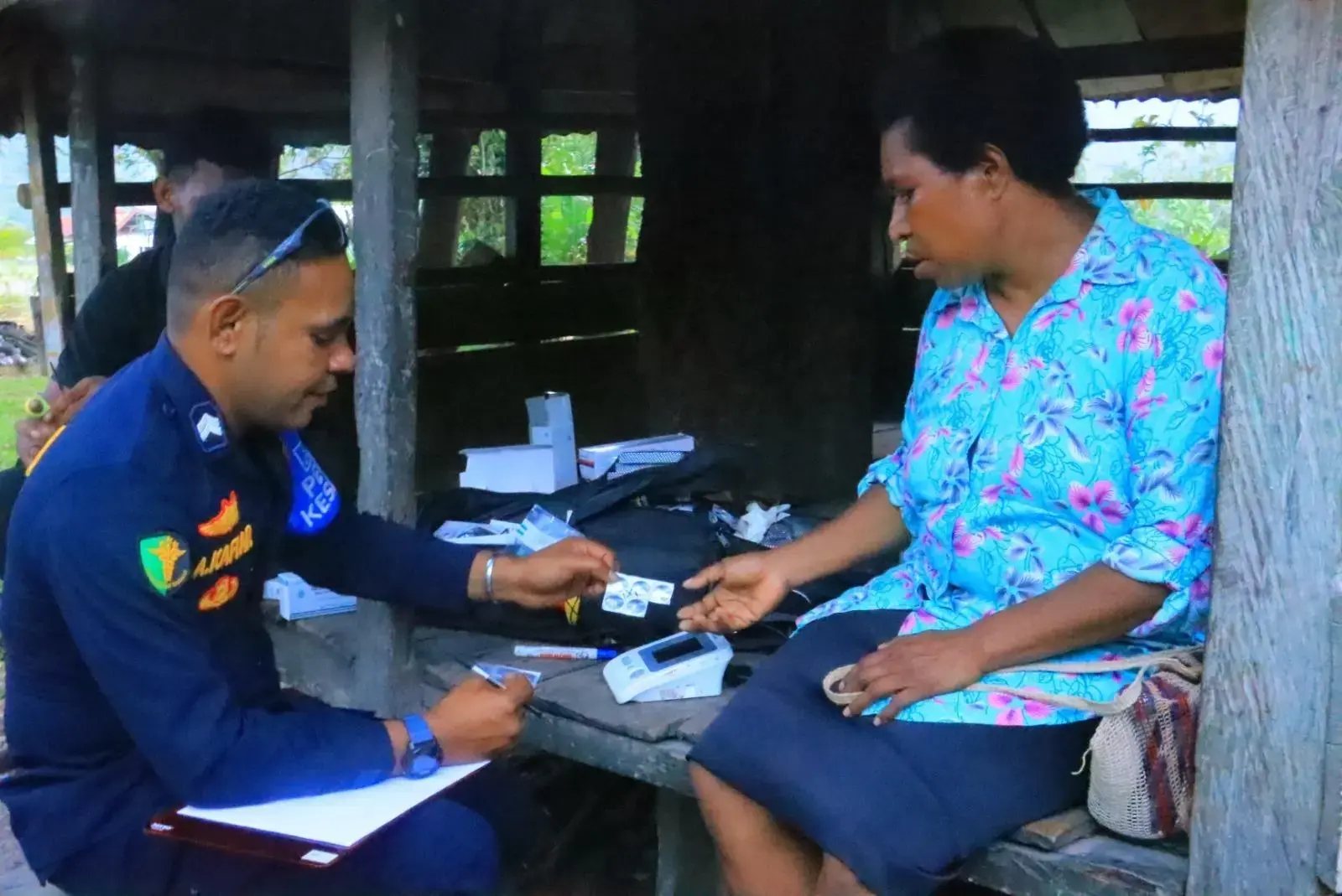 police-provides-health-service-in-yalimo-regency