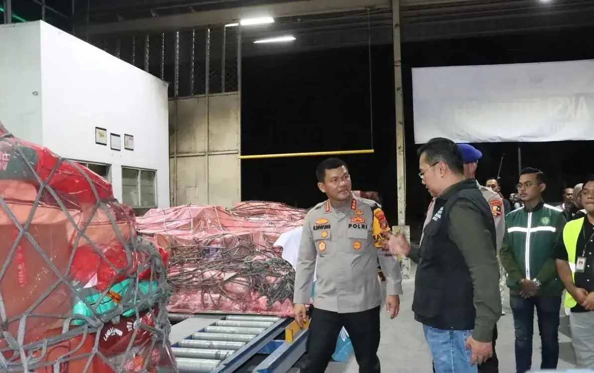 inp-wwf-forestry-ministry-sends-tons-of-humanitarian-aid-to-aceh-disaster-victims