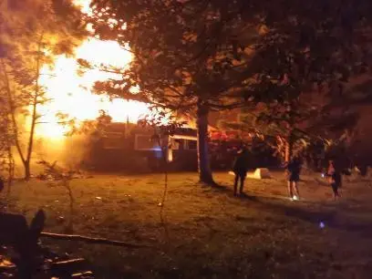 police-moved-quickly-in-responding-to-house-fire-incident-in-puncak-jaya