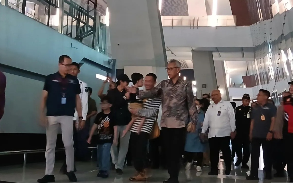 11-indonesians-return-home-after-evacuation-from-iran-amid-conflict