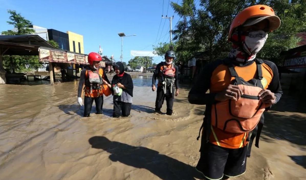 hundreds-of-basarnas-rescuers-arrive-in-aceh-and-north-sumatra-to-bolster-disaster-response