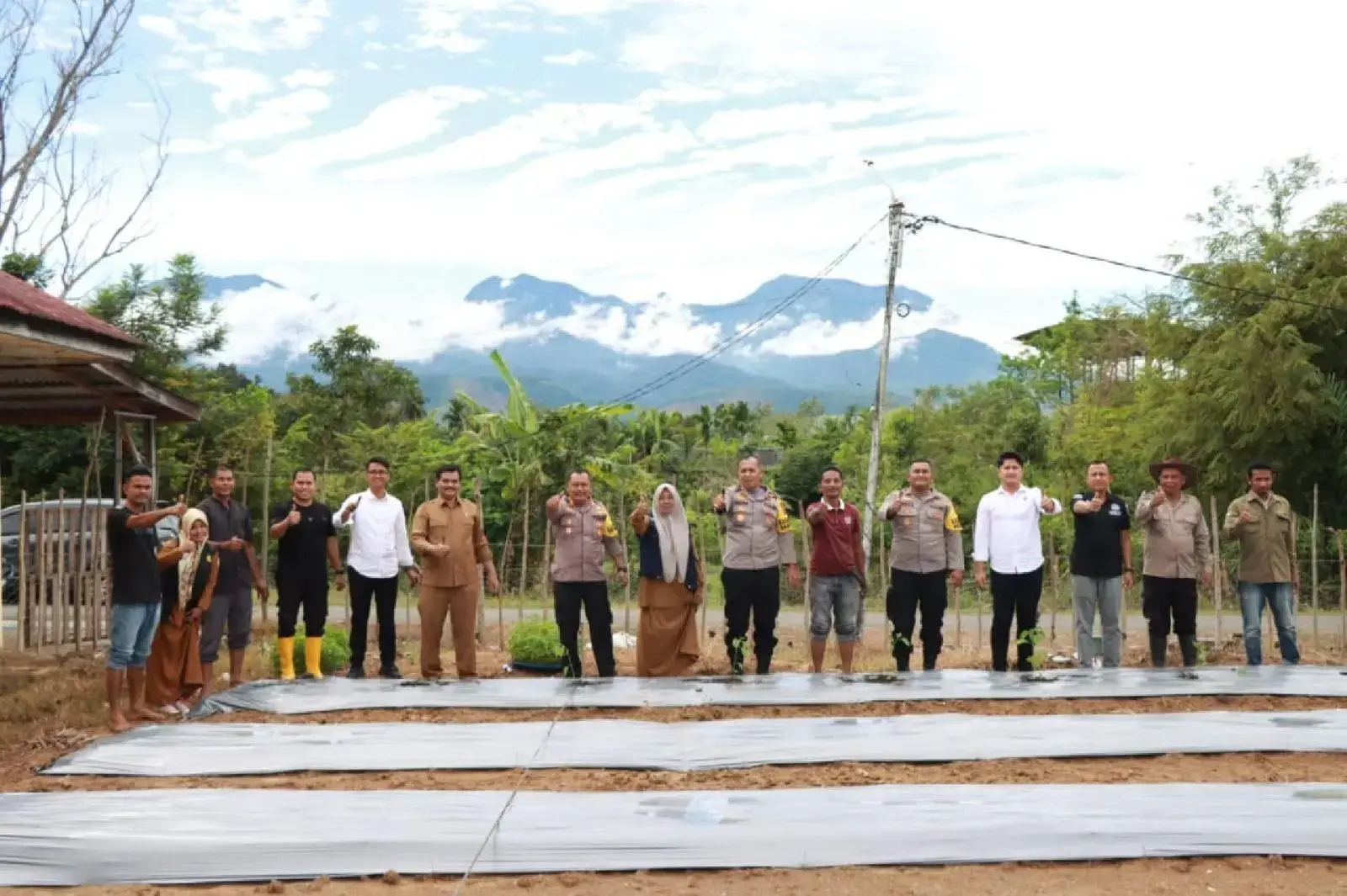 aceh-besar-sub-regional-police-supports-national-food-security-program-by-planting-chili
