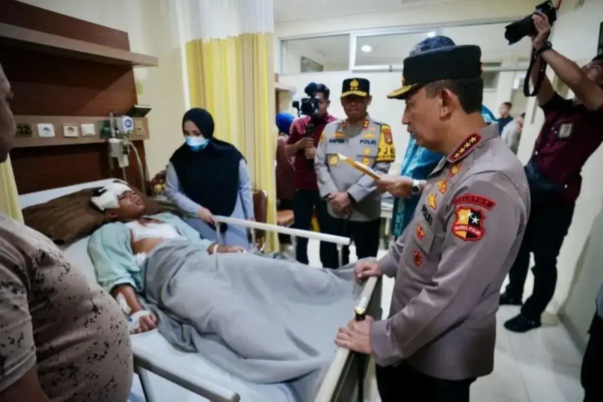 jakarta-school-blast-96-injured-as-police-probe-teen-suspects-motive-and-terror-links